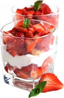 two strawberry yogurt parfaits